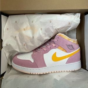 Air Jordan 1 Mid SE GS ‘Arctic Pink’